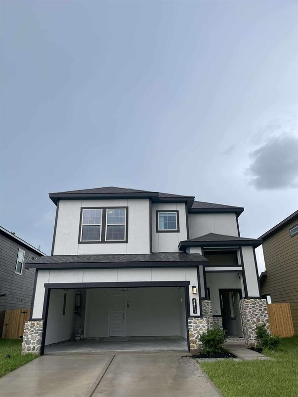 Attached, Exterior, Facade, Modern