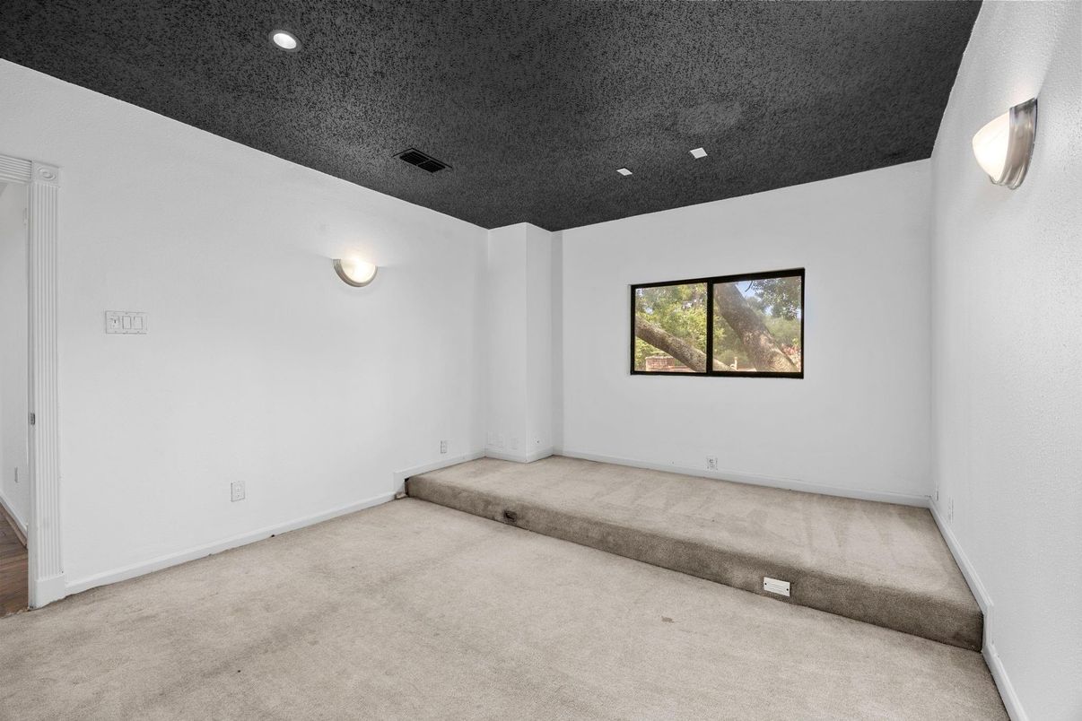 Empty room, Interior, Recessed Lighting