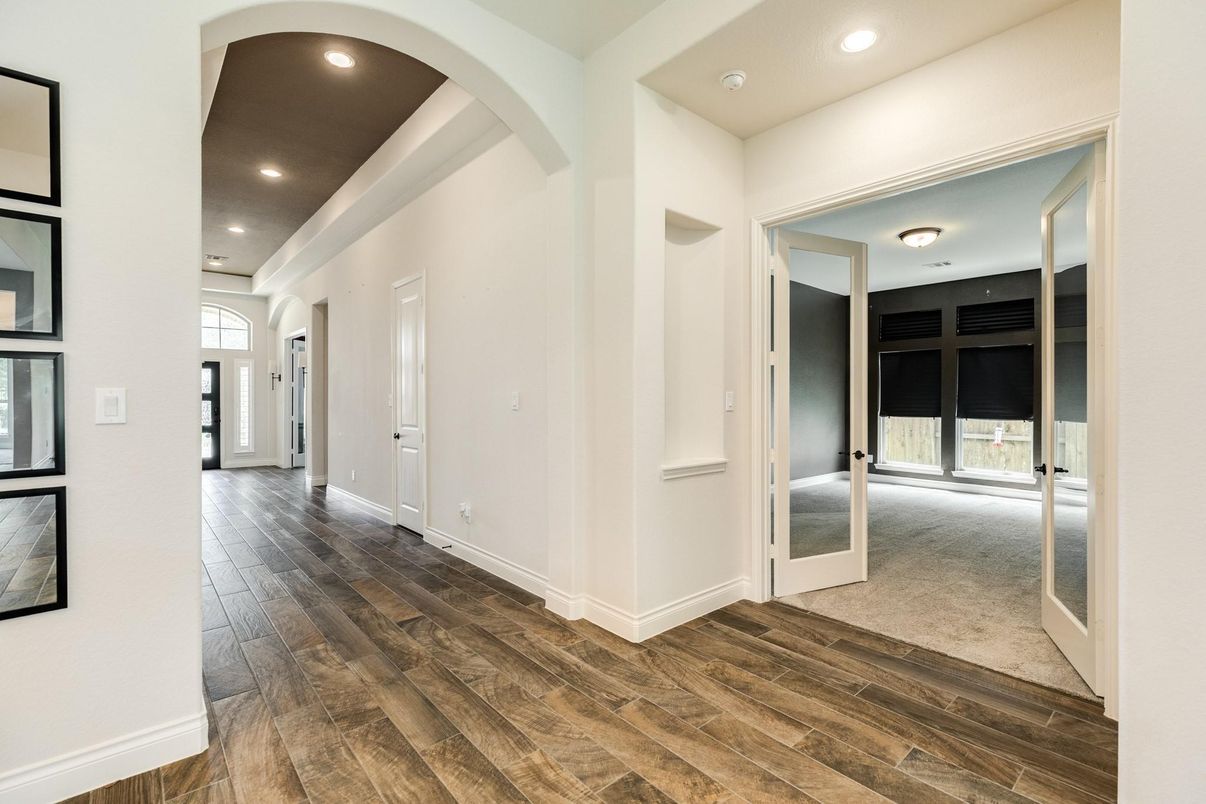 Interior, Recessed Lighting, Wood Texture Flooring