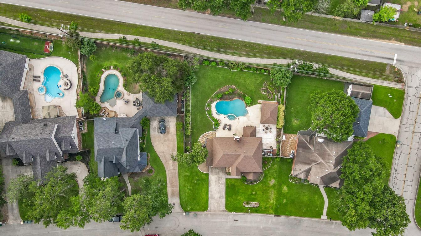 Exterior, Drone