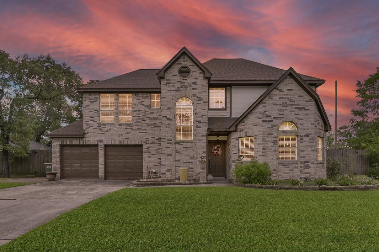 Attached, Exterior, Facade, Brick Traditional