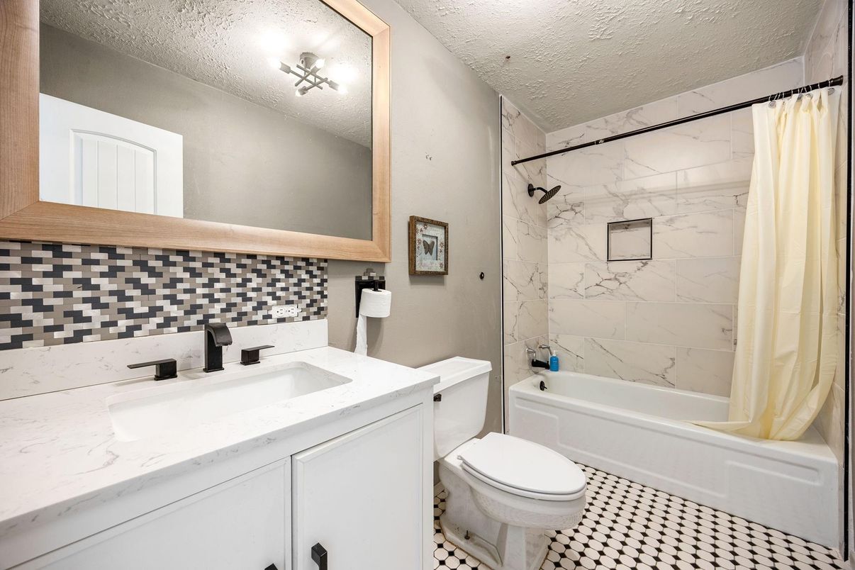 Bathroom, Interior, Marble Walls