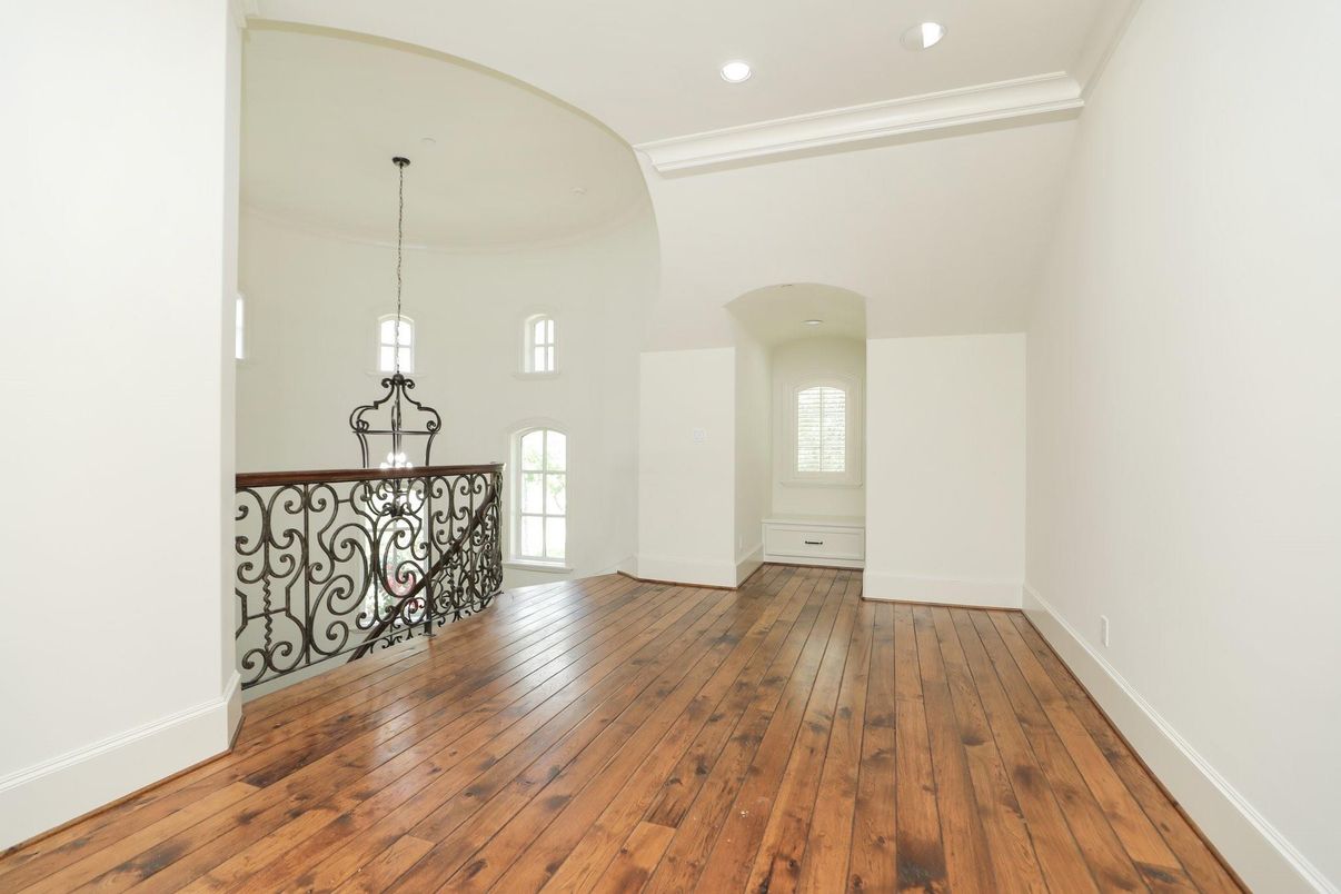Interior, Pendant Lights, Recessed Lighting, Wood Texture Flooring