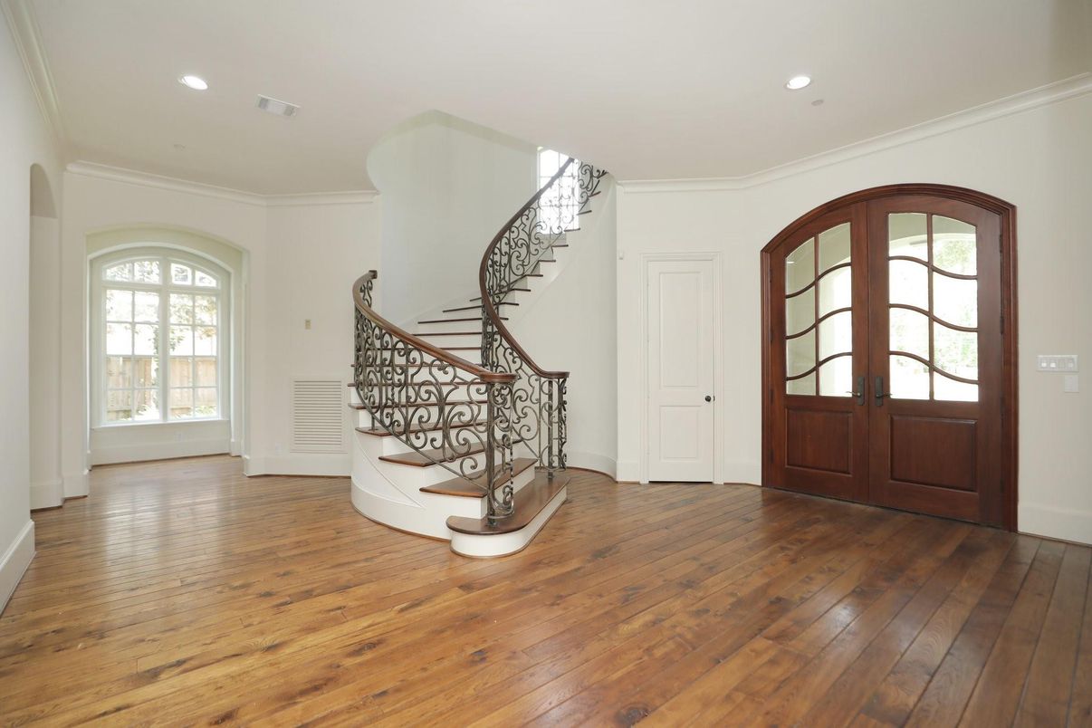 Interior, Recessed Lighting, Wood Texture Flooring