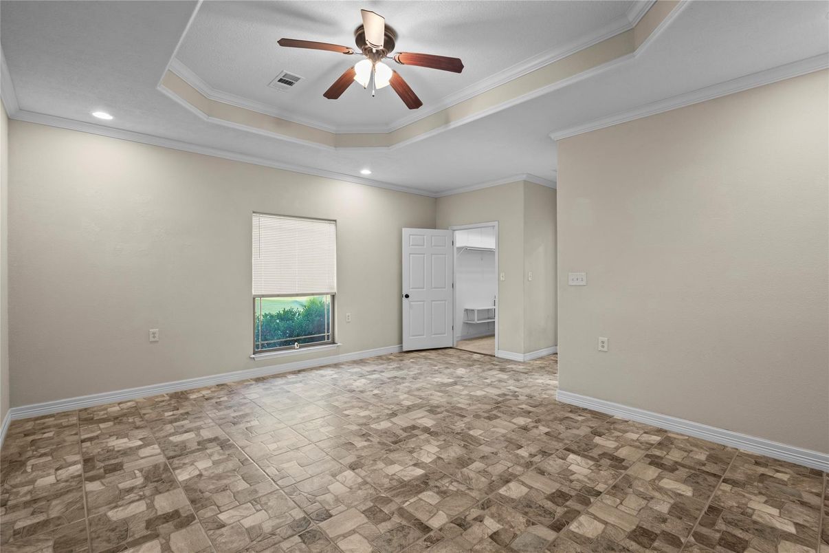 Empty room, Interior, Recessed Lighting