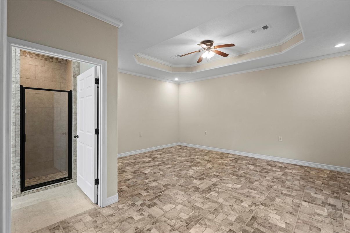 Empty room, Interior, Recessed Lighting