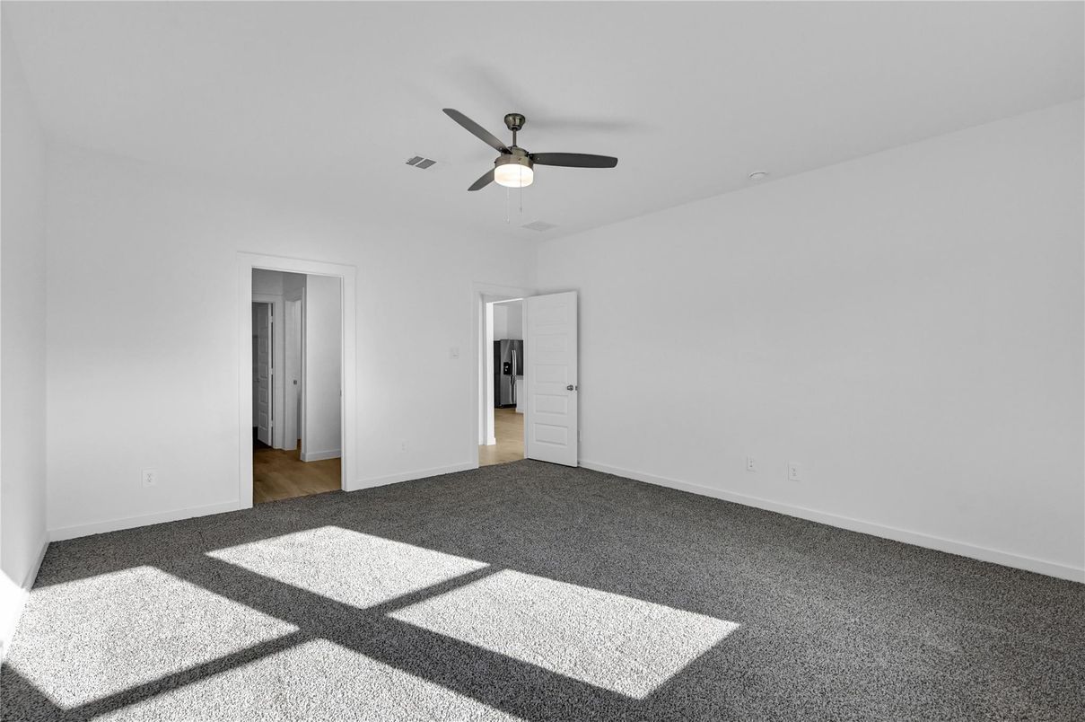 Empty room, Interior