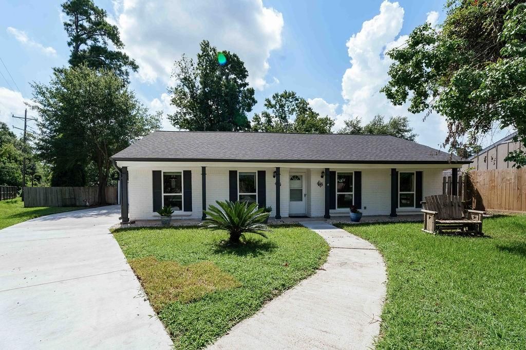 Backyard, Exterior, Facade, Ranch