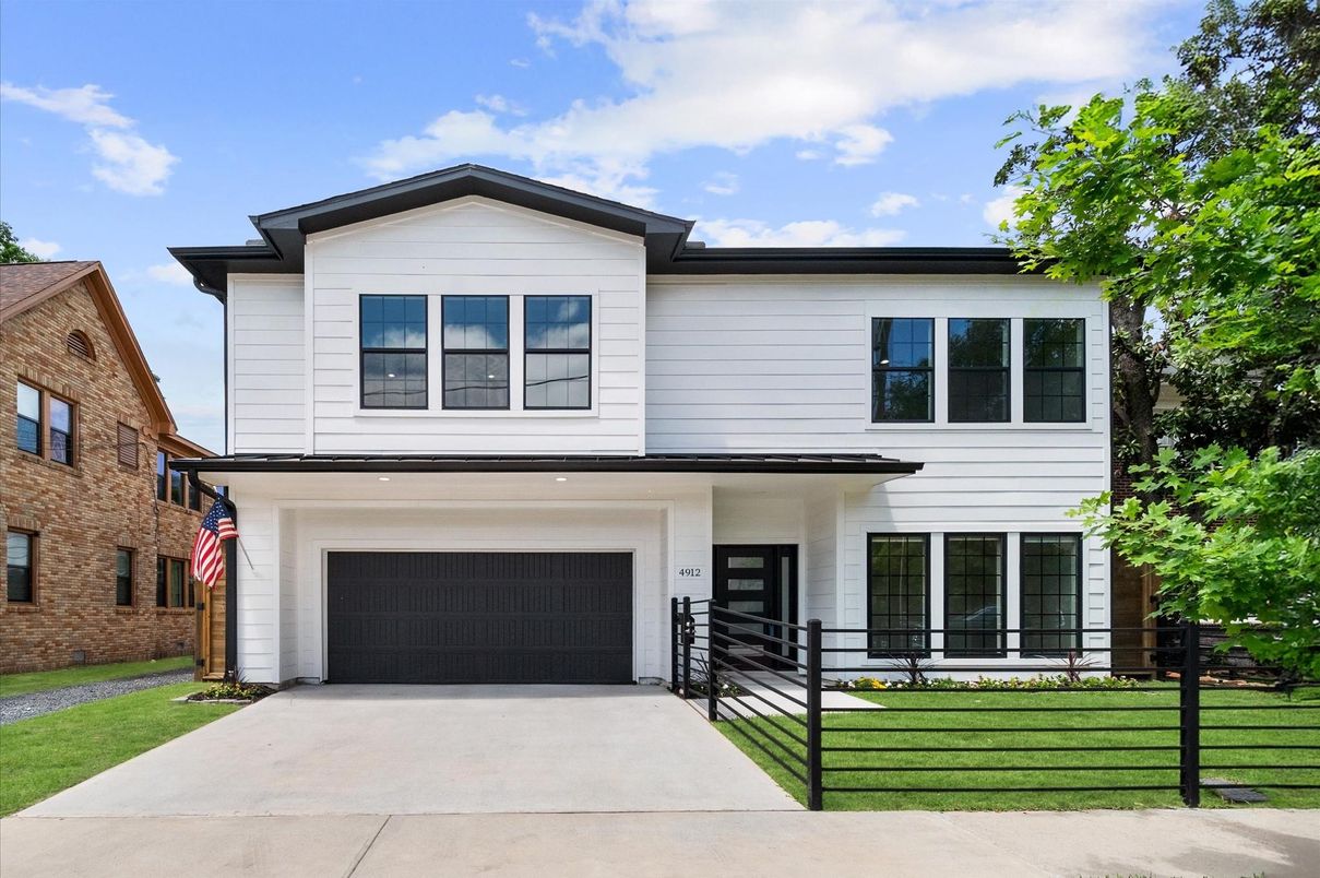 Attached, Exterior, Facade, Farmhouse
