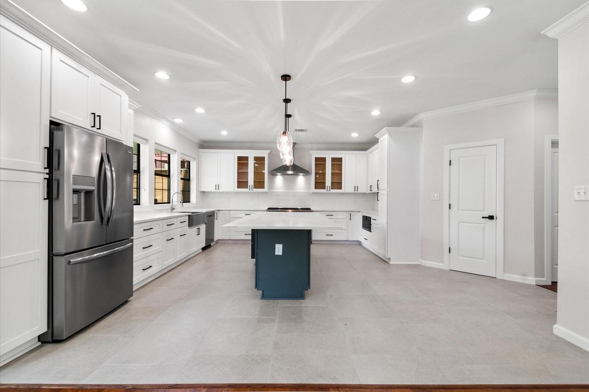 Interior, Kitchen, Pendant Lights, Recessed Lighting, Stainless Steel Appliances