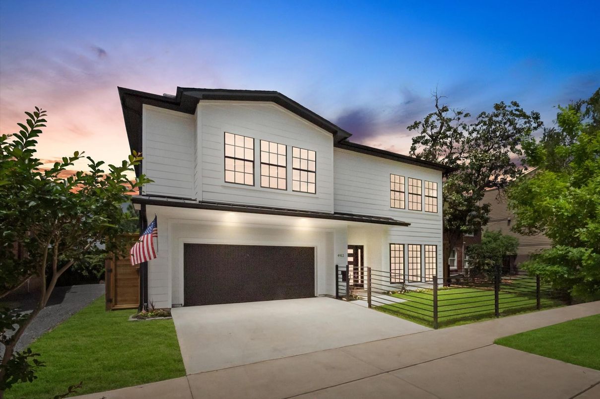 Attached, Exterior, Facade, Modern