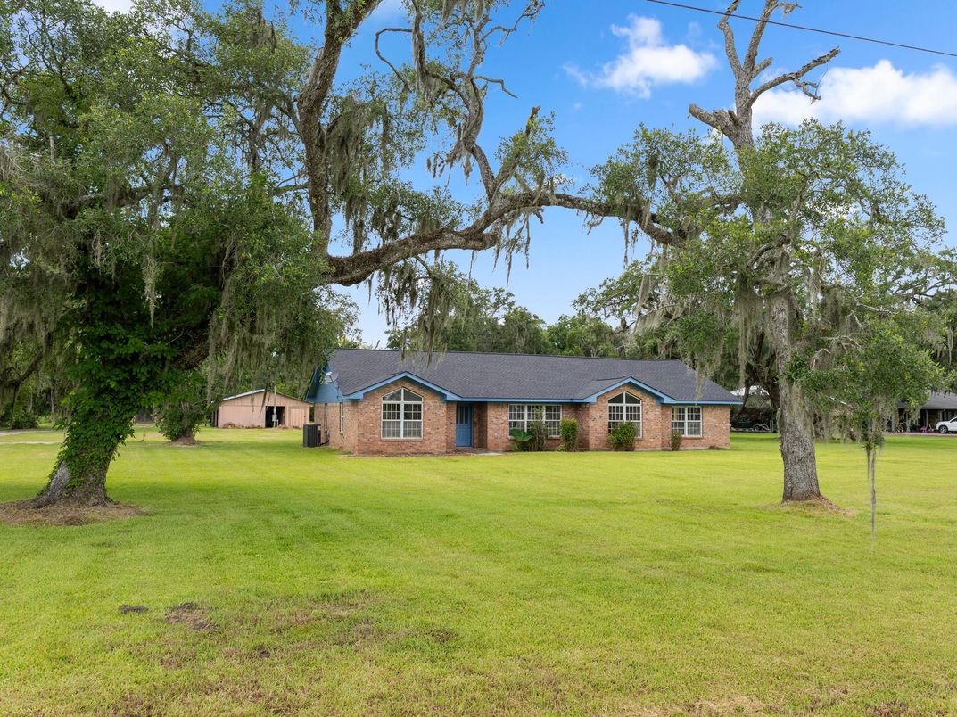 Backyard, Exterior, Facade, Brick Facade, Ranch