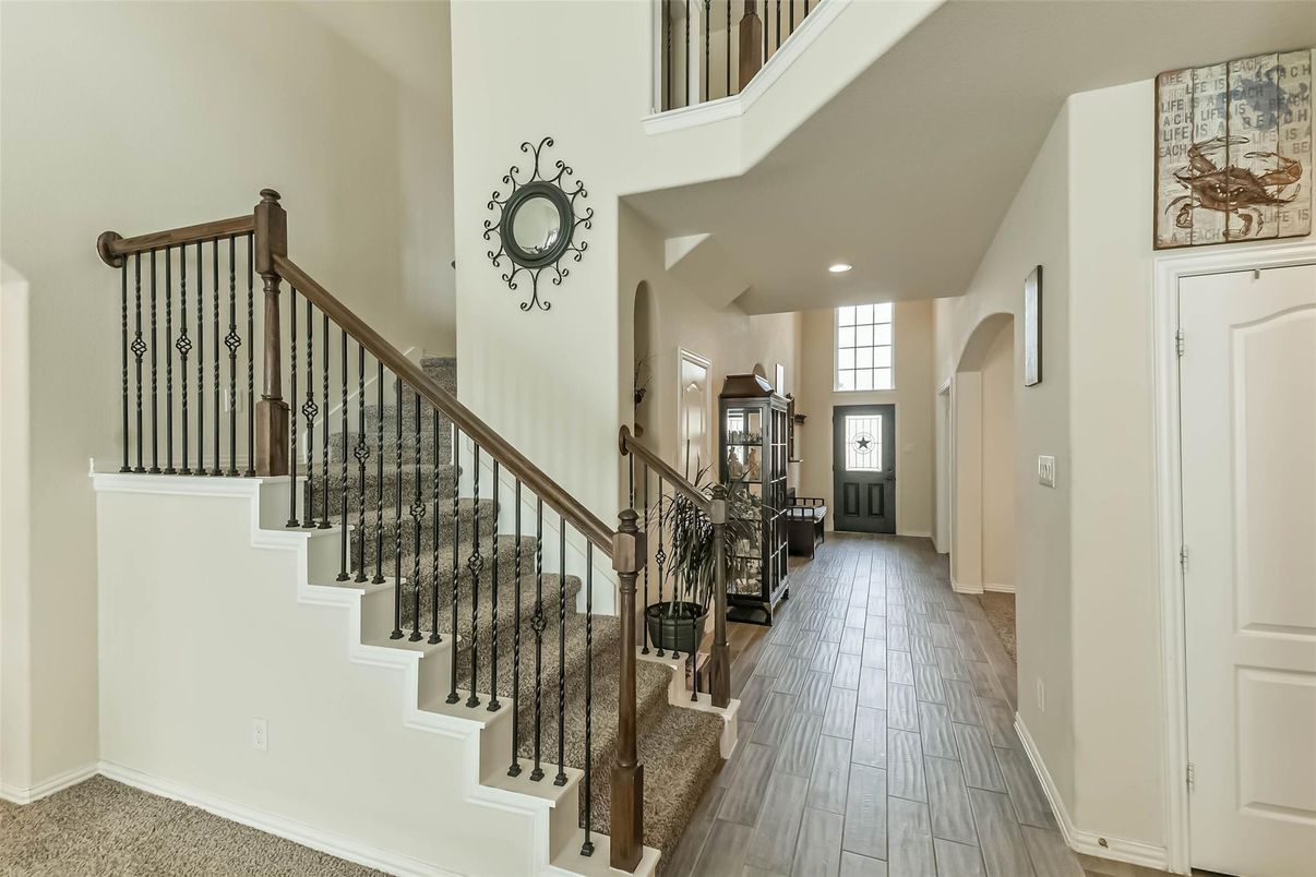 Interior, Recessed Lighting, Wood Texture Flooring