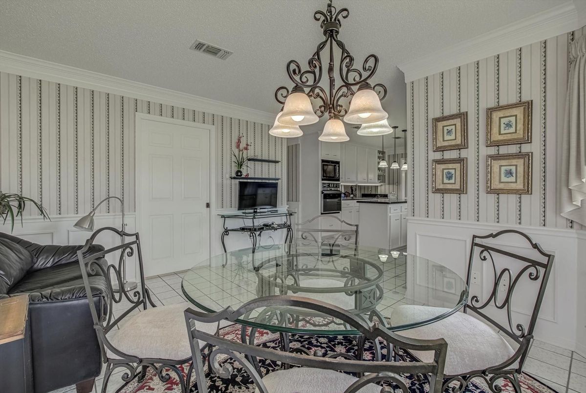 Chandelier, Dining room, Interior, Kitchen