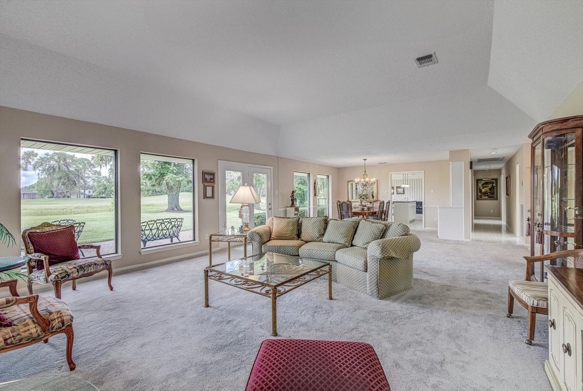 Chandelier, Dining room, Interior, Living room