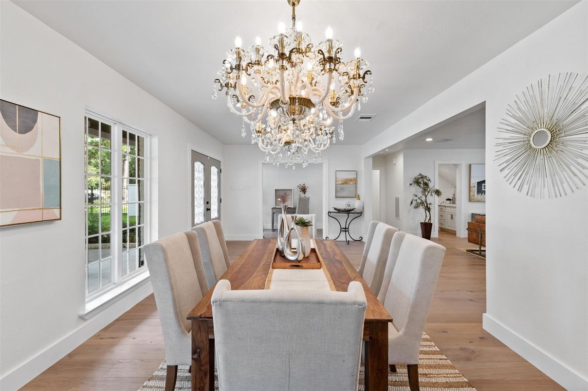 Chandelier, Dining room, Interior, Recessed Lighting, Wood Texture Flooring