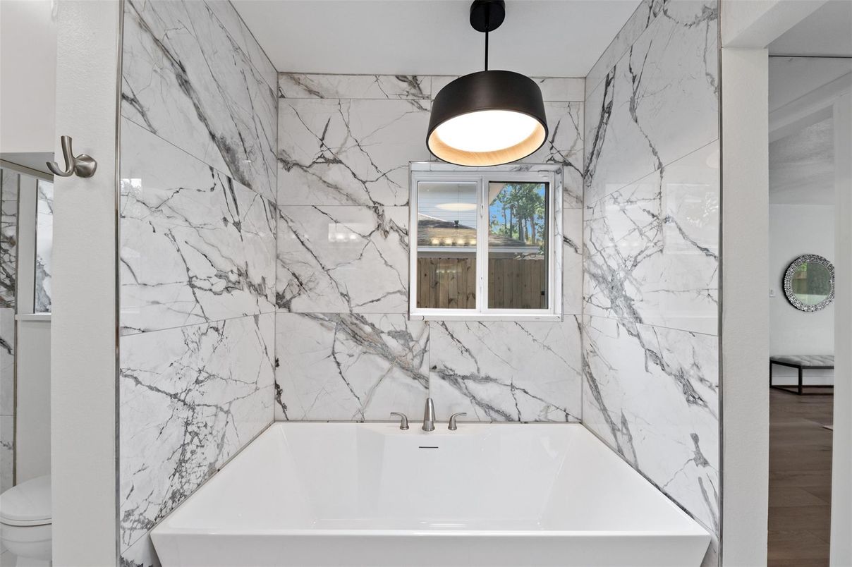 Bathroom, Interior, Marble Walls, Pendant Lights