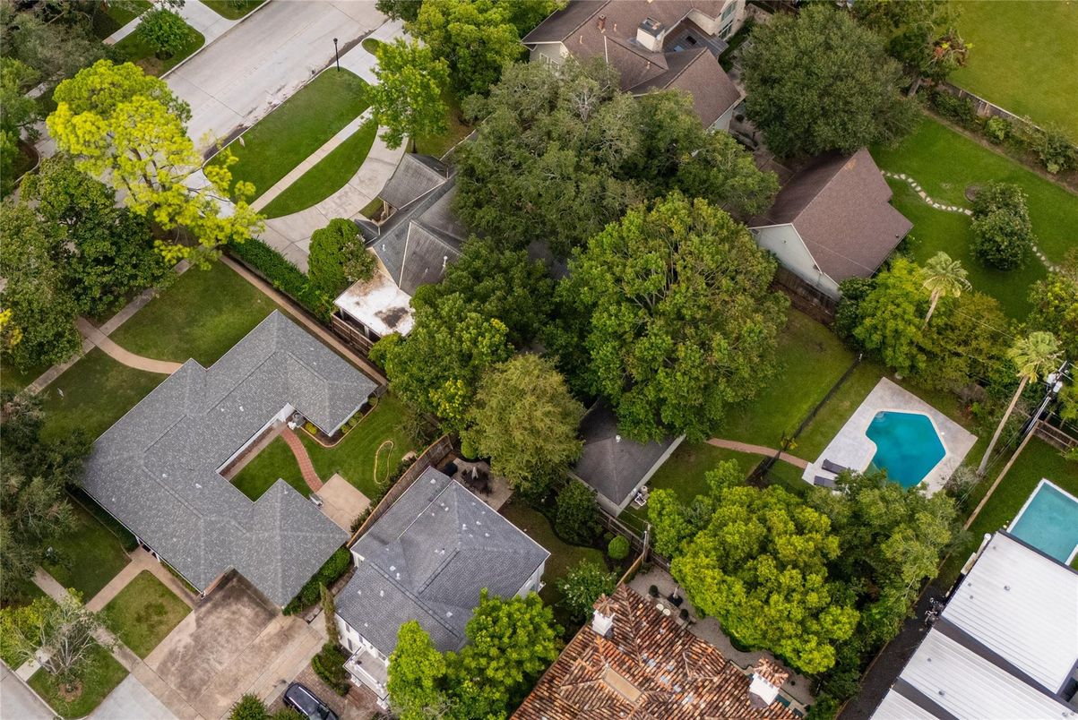 Exterior, Drone
