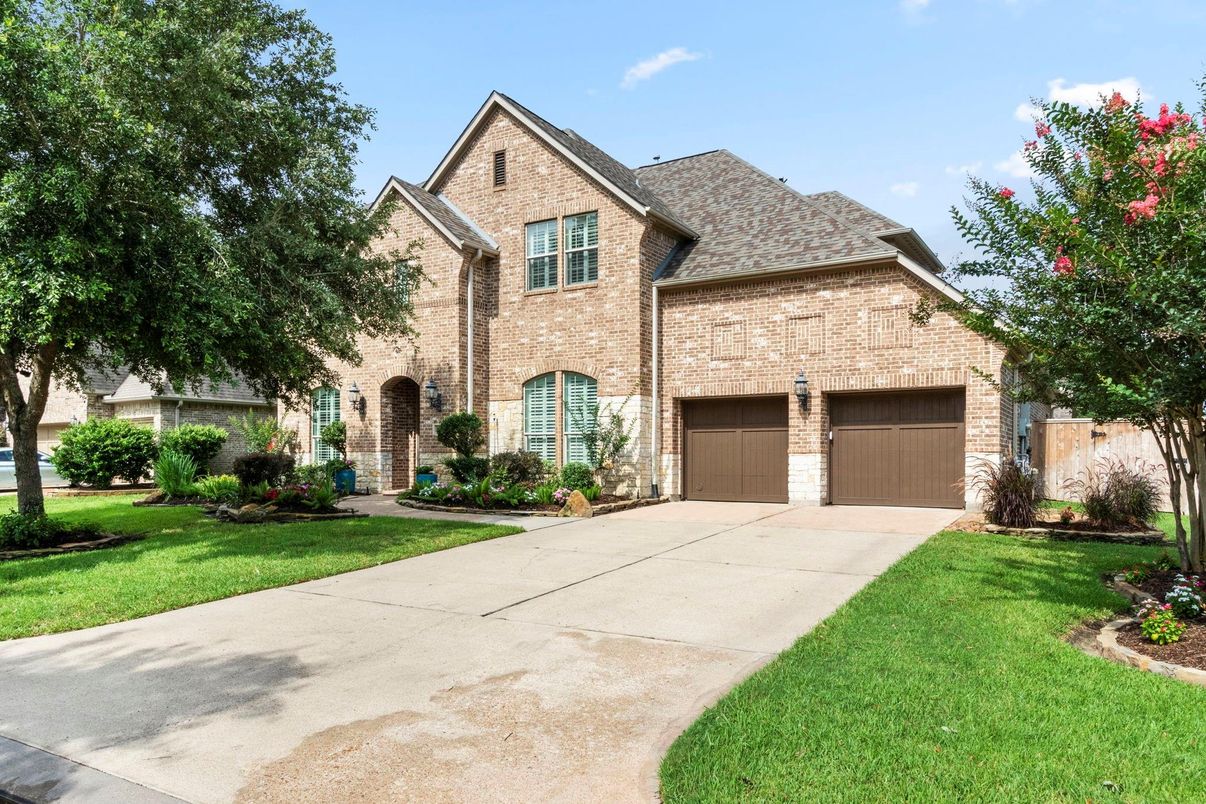 Attached, Exterior, Facade, Brick Facade, Brick Traditional