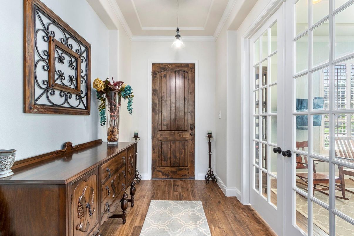 Interior, Pendant Lights, Wood Texture Flooring