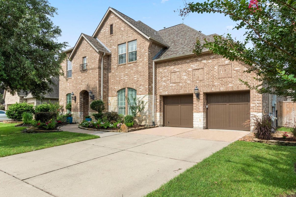 Attached, Exterior, Facade, Brick Facade, Brick Traditional