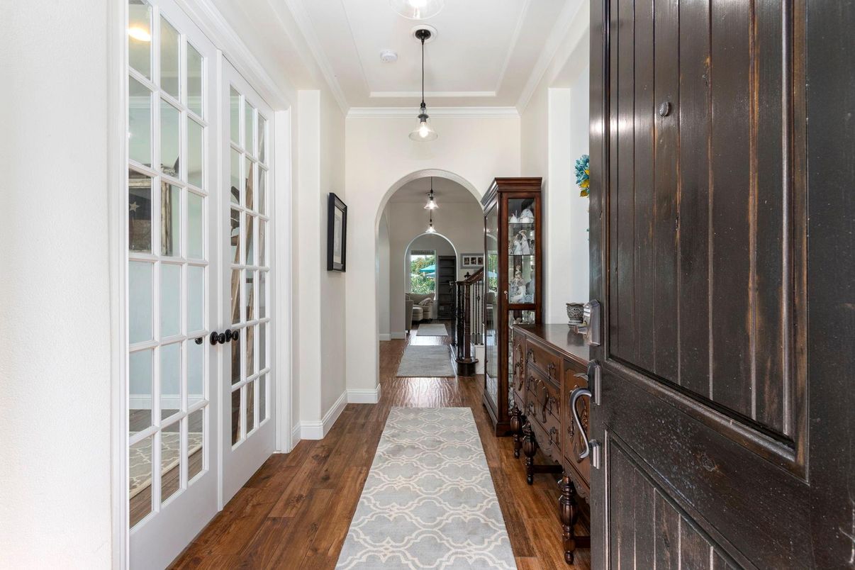 Interior, Pendant Lights, Wood Texture Flooring