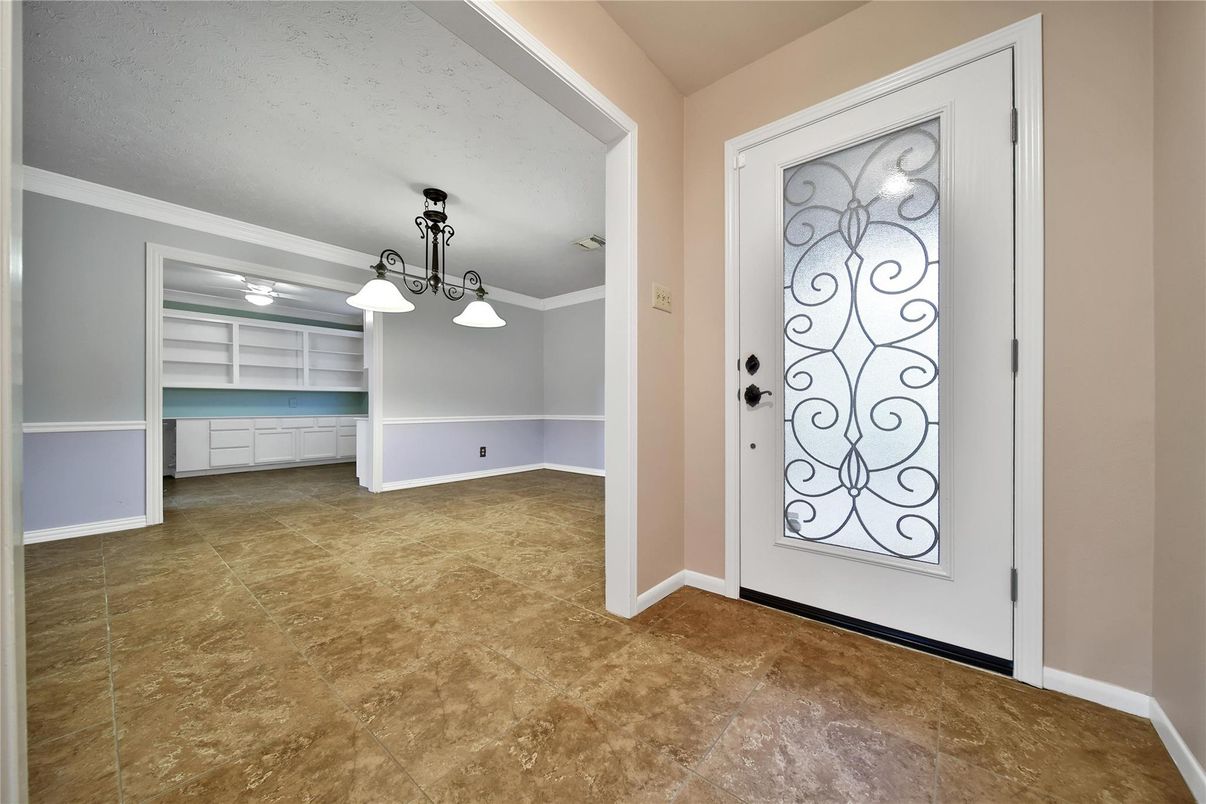 Empty room, Interior