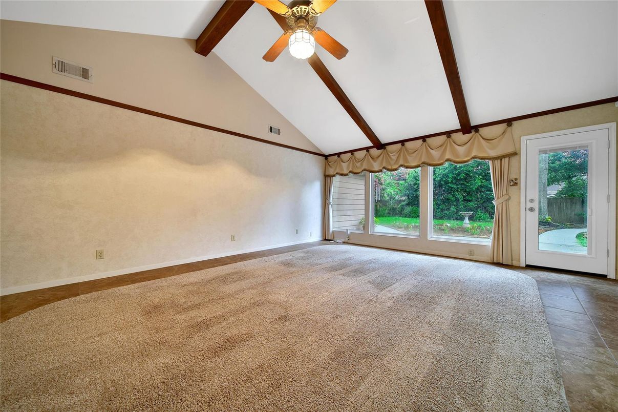 Empty room, Interior, Wooden Beams