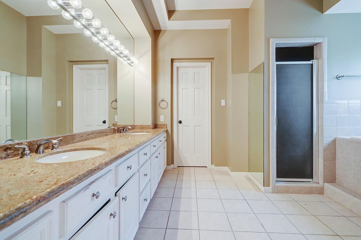 Bathroom, Dual Sink Vanities, Interior