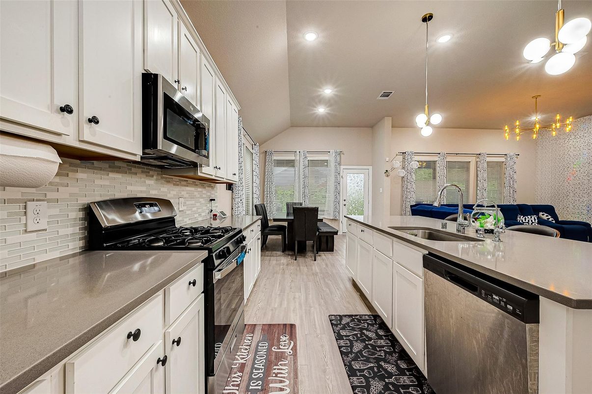 Dining room, Interior, Kitchen, Pendant Lights, Recessed Lighting, Stainless Steel Appliances