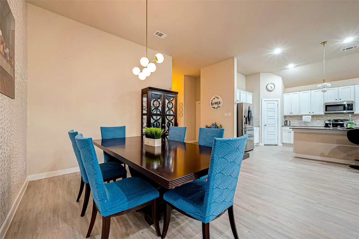 Dining room, Interior, Kitchen, Pendant Lights, Recessed Lighting, Wood Texture Flooring
