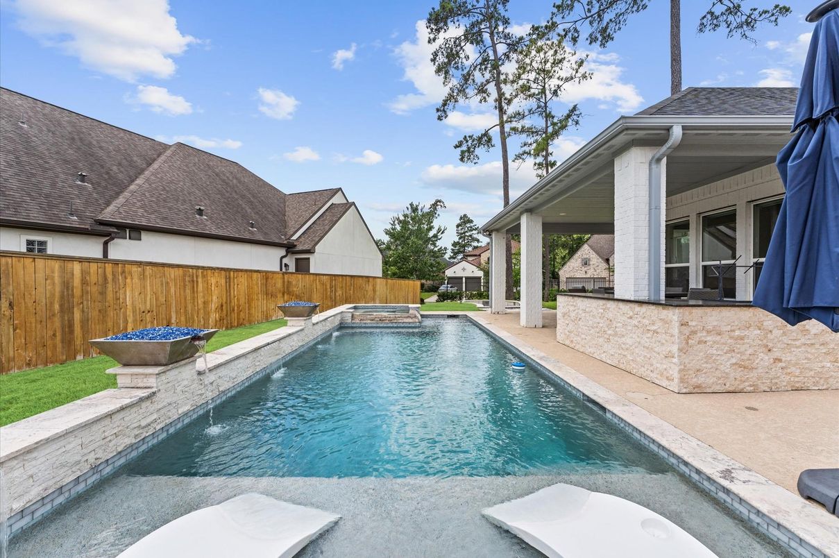 Exterior, Pool