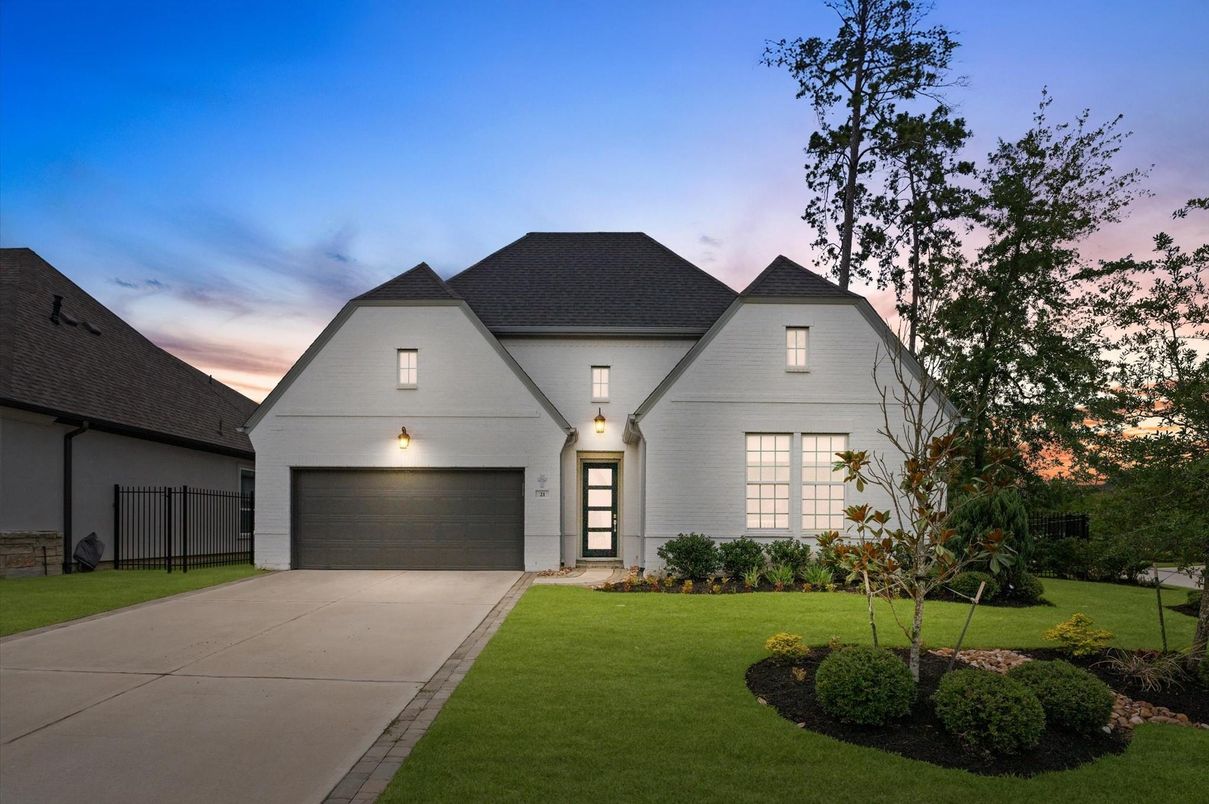 Attached, Exterior, Facade, Farmhouse