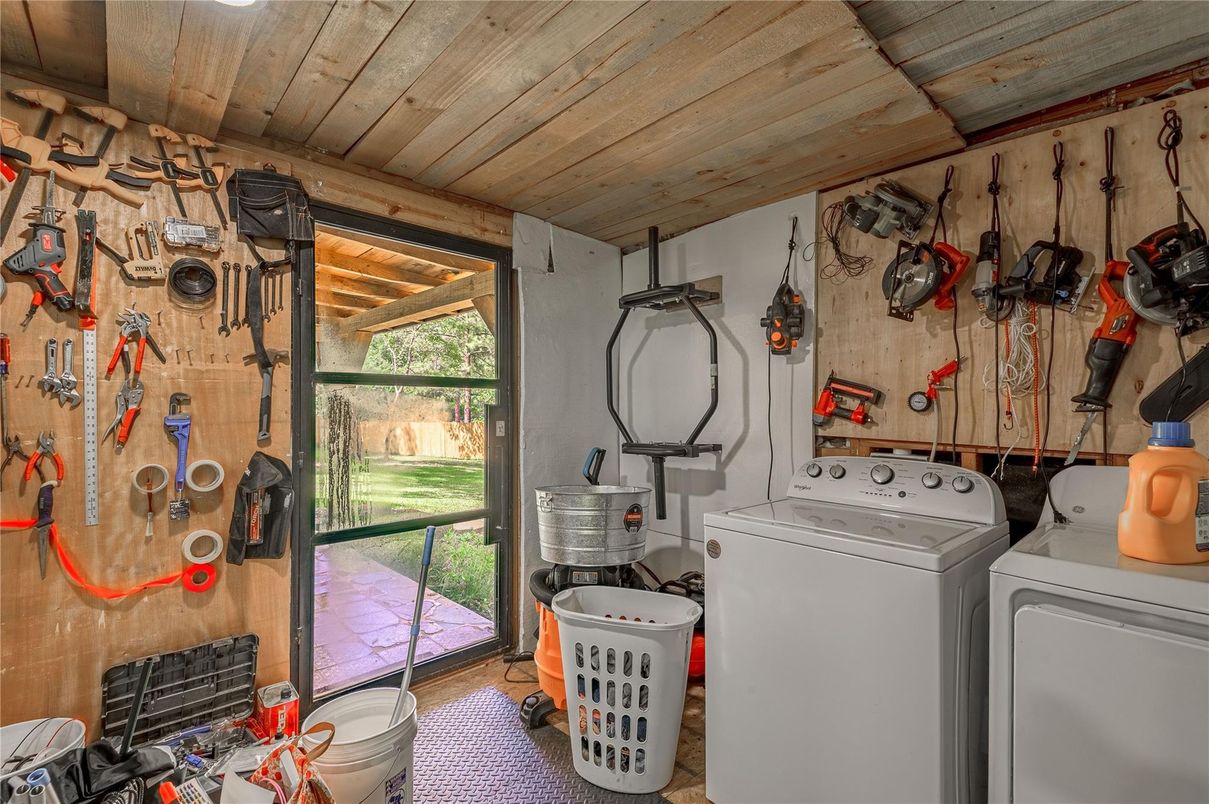 Interior, Washer, Wooden Ceilings, Wooden Walls