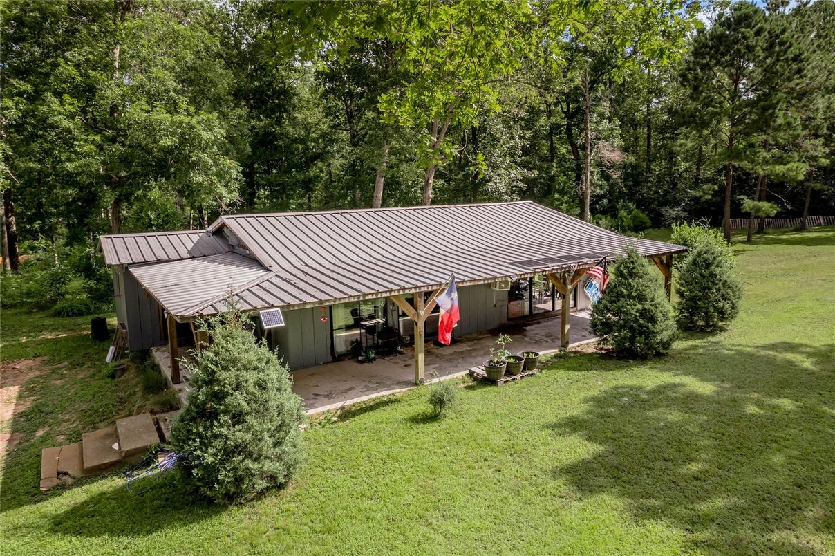 Exterior, Drone