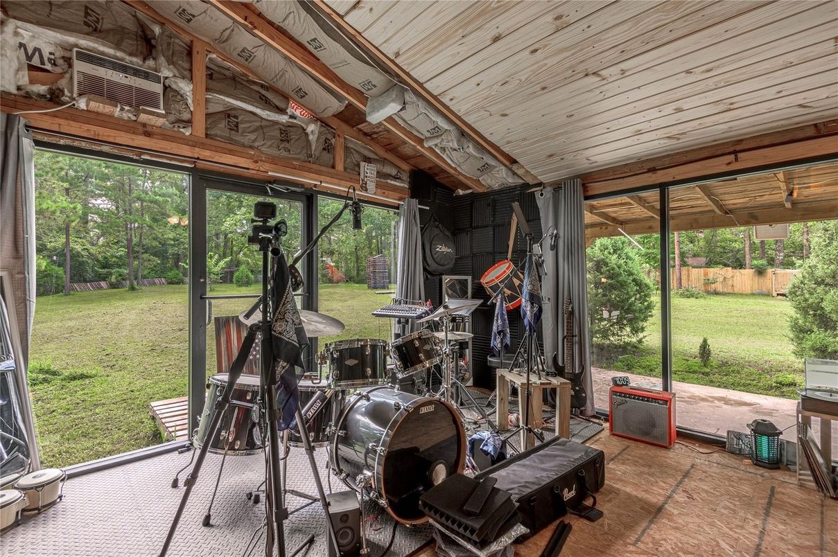 Fitness Equipment, Interior, Sun Room, Wooden Ceilings