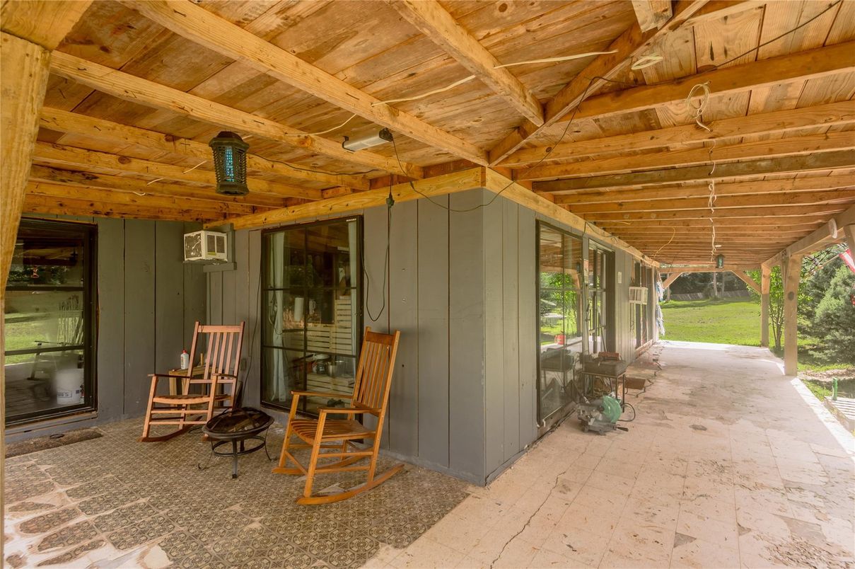 Exterior, Wooden Beams