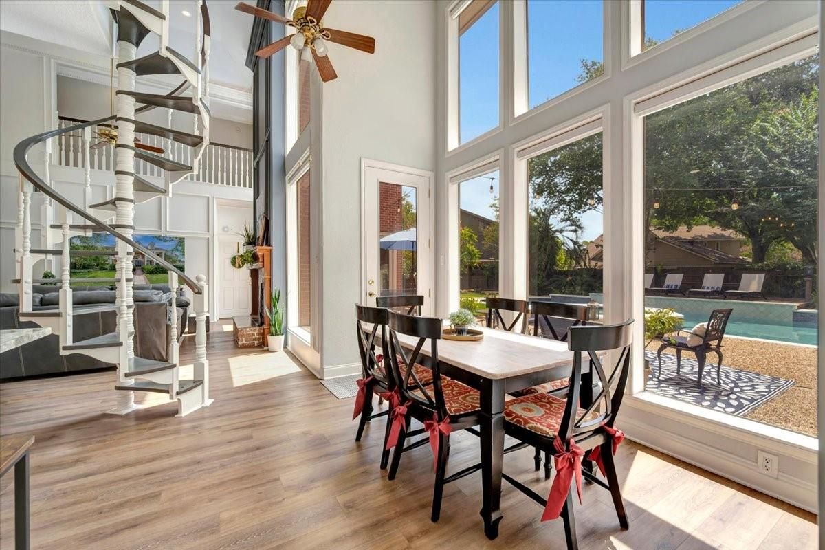 Dining room, Interior, Sun Room, Wood Texture Flooring