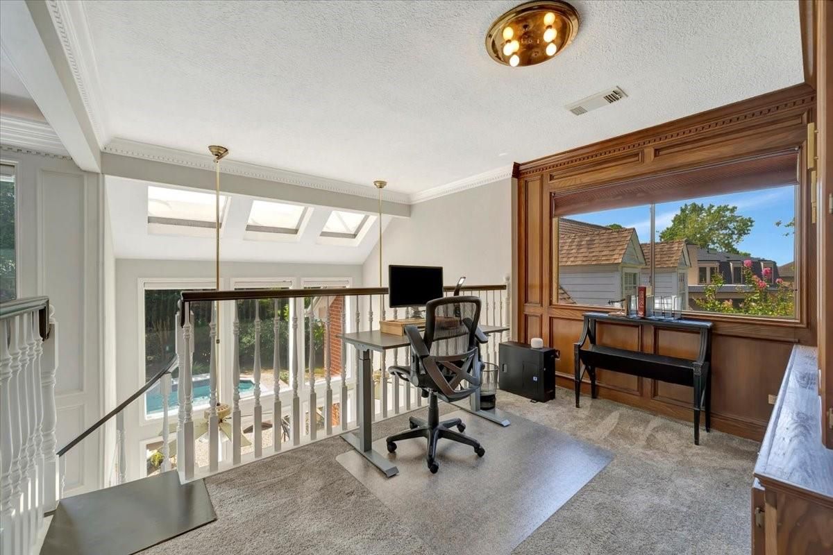 Home Office, Interior