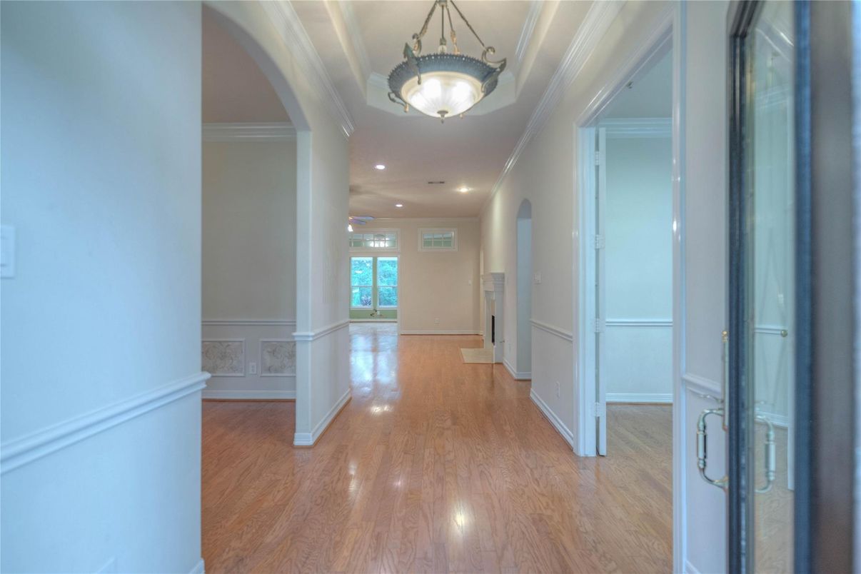 Interior, Recessed Lighting, Wood Texture Flooring