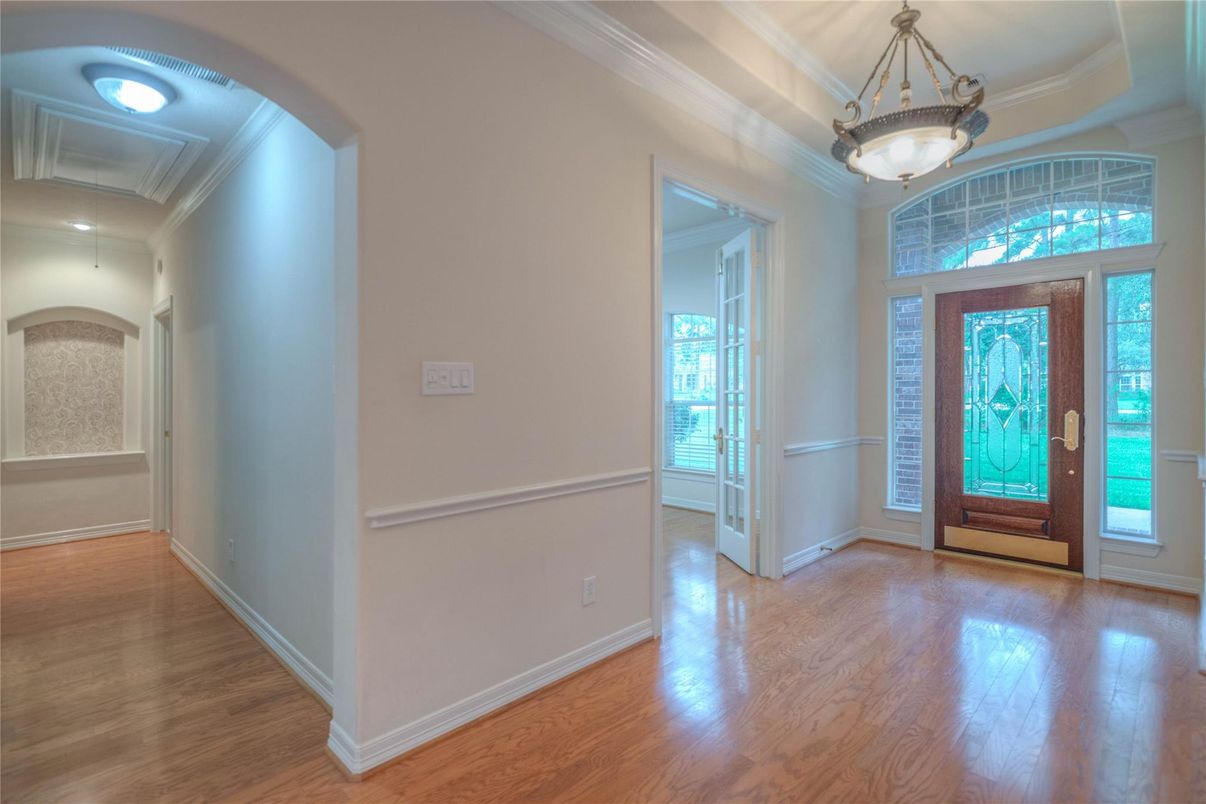 Interior, Pendant Lights, Recessed Lighting, Wood Texture Flooring