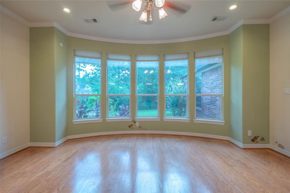 Empty room, Interior, Recessed Lighting, Wood Texture Flooring