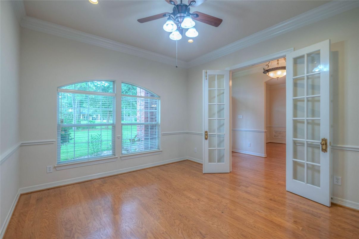 Empty room, Interior, Recessed Lighting, Wood Texture Flooring