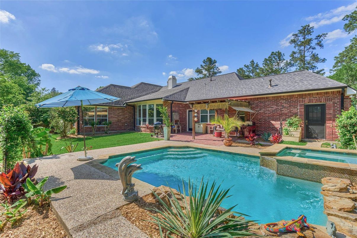 Exterior, Pool