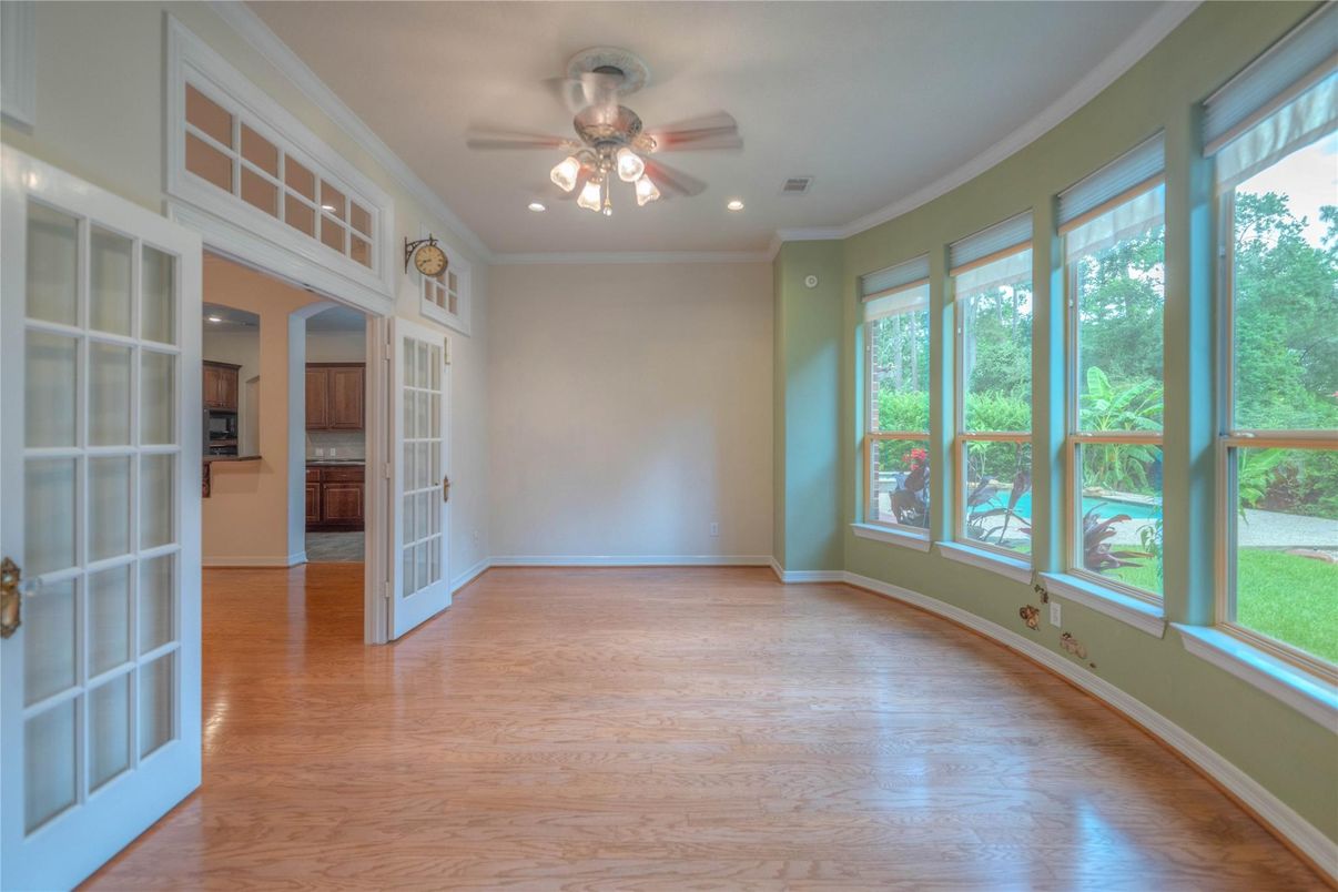 Empty room, Interior, Recessed Lighting, Wood Texture Flooring