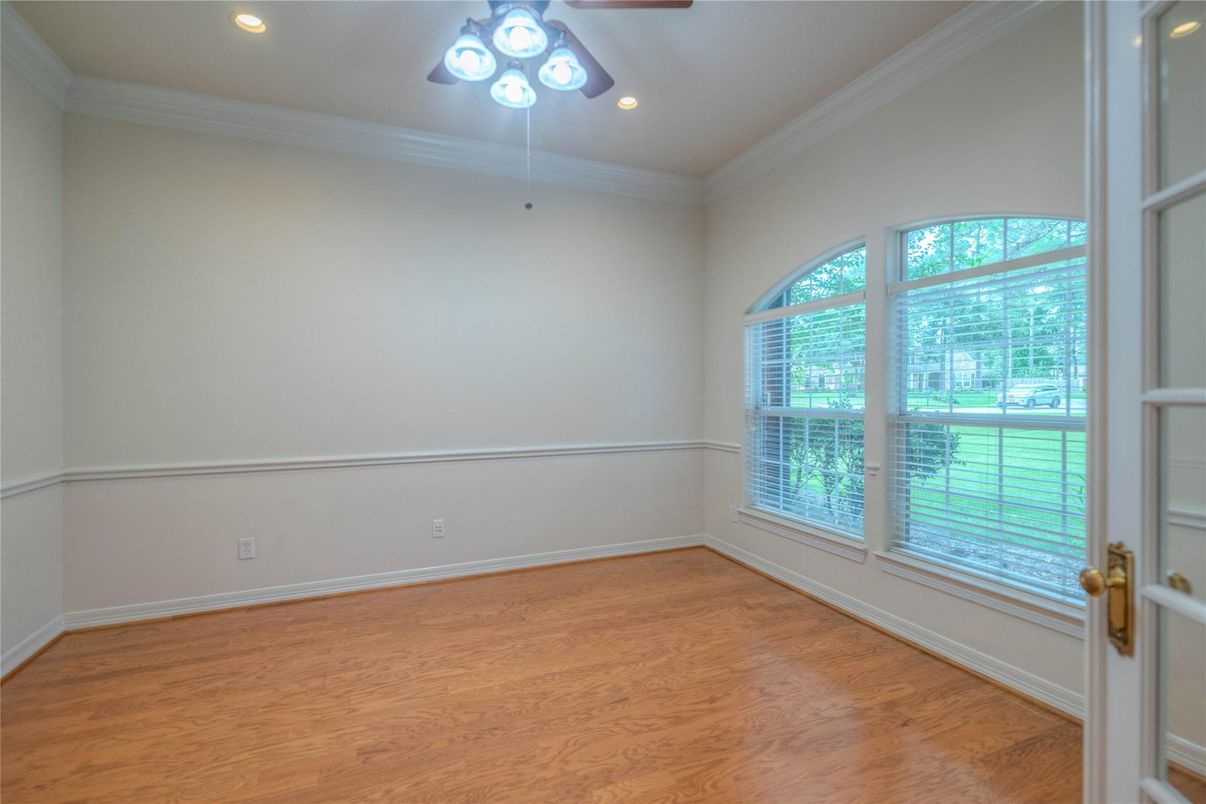 Empty room, Interior, Recessed Lighting, Wood Texture Flooring