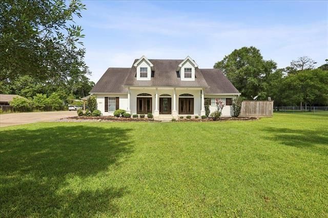 Backyard, Exterior, Facade, Cape Cod