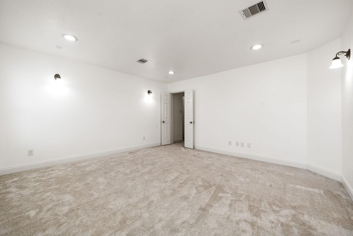 Empty room, Interior, Recessed Lighting