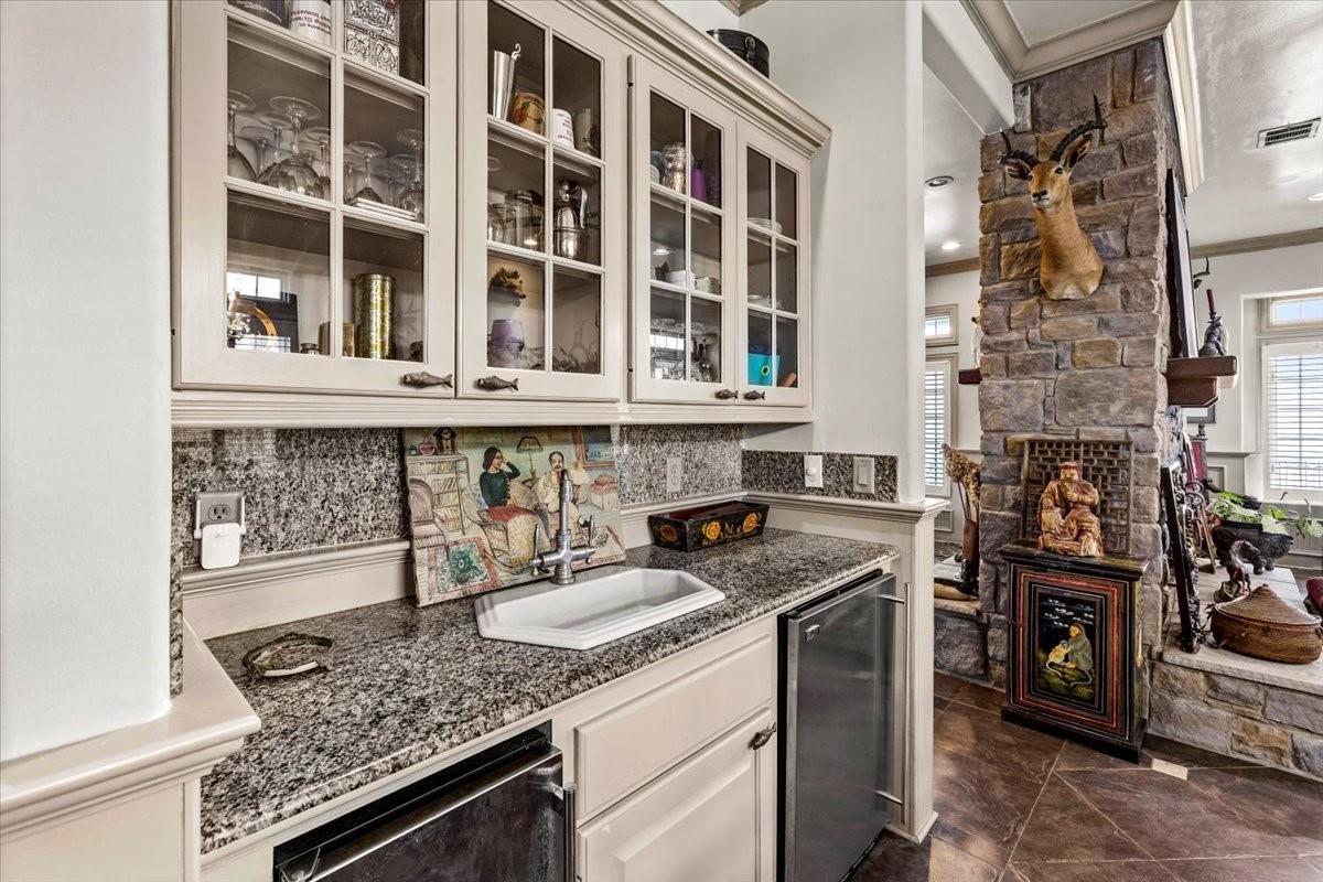 Fireplace, Interior, Kitchen, Recessed Lighting