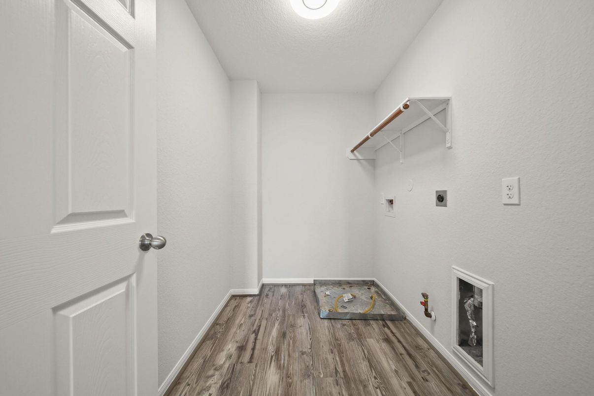 Interior, Walk-in Closets, Wood Texture Flooring